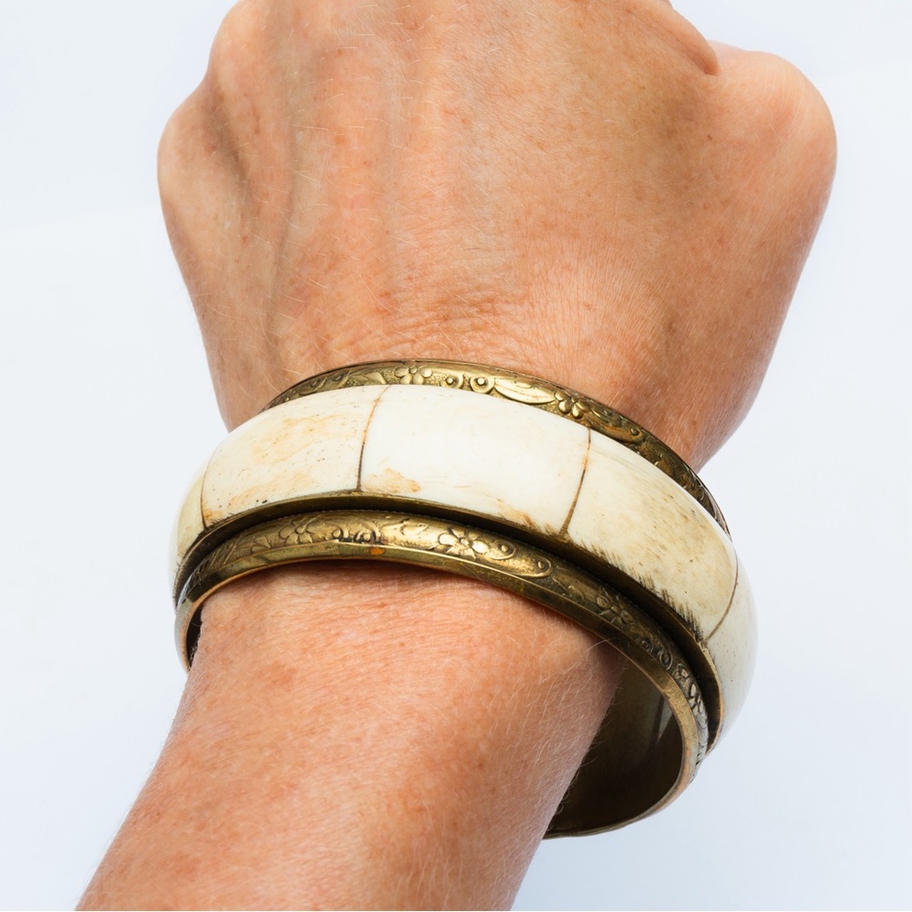 Chunky bold vintage brass bangle faux bone neutral cream statement bangle 70s